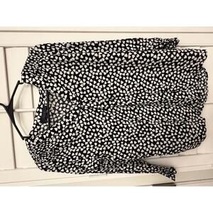 Rachel Roy black l/s V neck blouse with white heart print